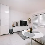 Apartamento E3 Luxury Oldtown - Free Parking, Supermarket, Pcscreen, Netflix, Unlimited Music, Aircon *
