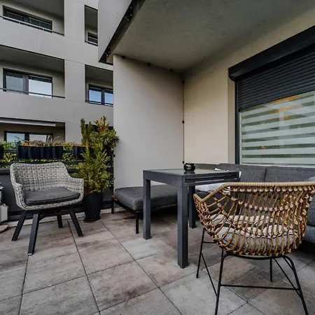 E3 Luxury Oldtown - Free Parking, Supermarket, Pcscreen, Netflix, Unlimited Music, Aircon * Kosice