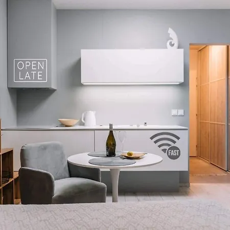 Apartment E3 Luxury Oldtown W Free Garage, Supermarket, Fastwifi, Unlimited Music, Prime Video, Aircon