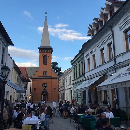 E3 Luxury Oldtown - Free Parking, Supermarket, Pcscreen, Netflix, Unlimited Music, Aircon *