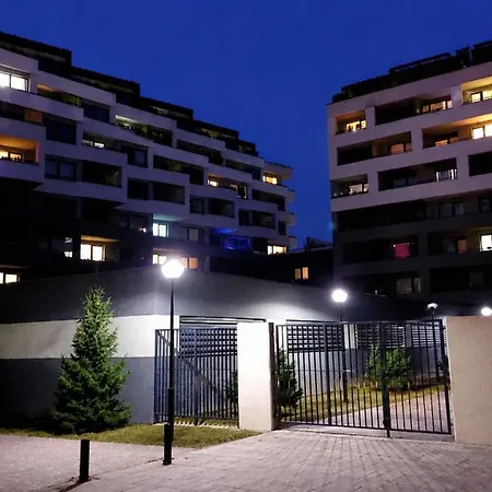 E3 Luxury Oldtown - Free Parking, Supermarket, Pcscreen, Netflix, Unlimited Music, Aircon Kosice