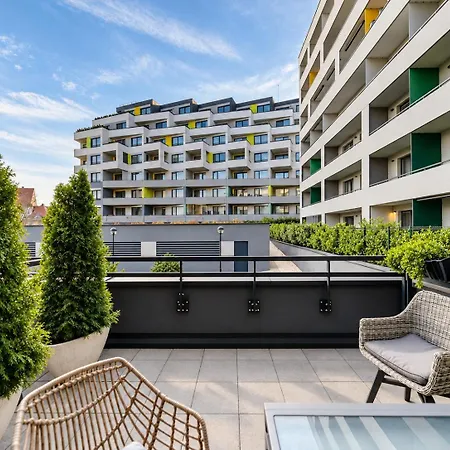 Apartment E3 Luxury Oldtown - Free Parking, Supermarket, Pcscreen, Netflix, Unlimited Music, Aircon Kosice