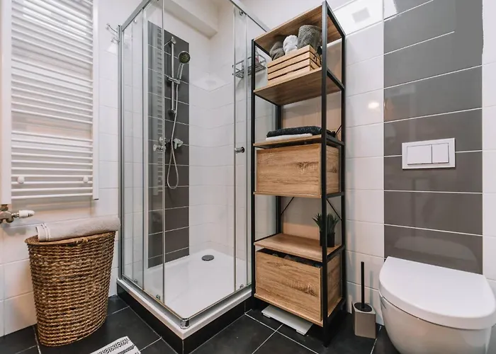 E3 Luxury Oldtown - Free Parking, Supermarket, Pcscreen, Netflix, Unlimited Music, Aircon Košice